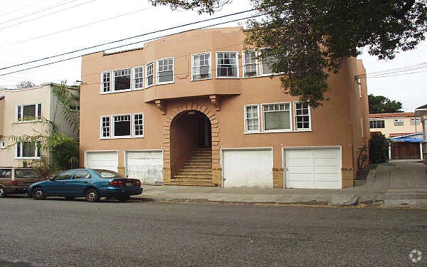 Building Photo - 1901 Parker St