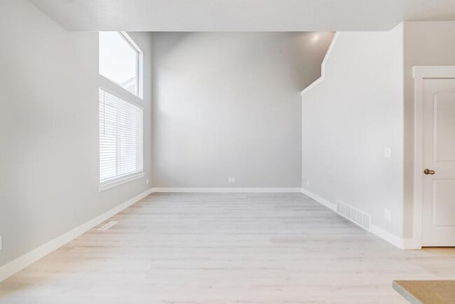 Foto del edificio - 16168 S Truss Dr