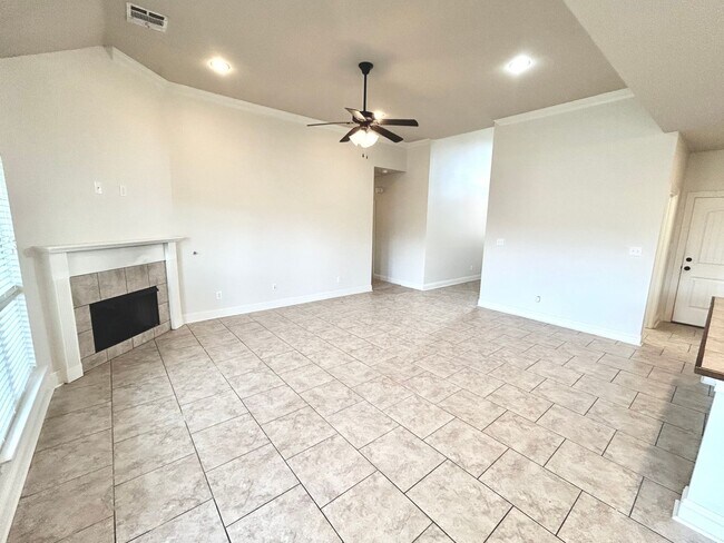Building Photo - 3 Bedroom House in Prairieville