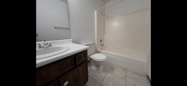 Building Photo - 3475 N Willow Ct