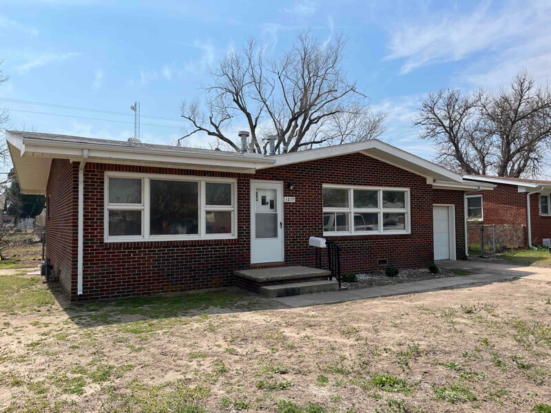 Primary Photo - 1217 E Fortuna St