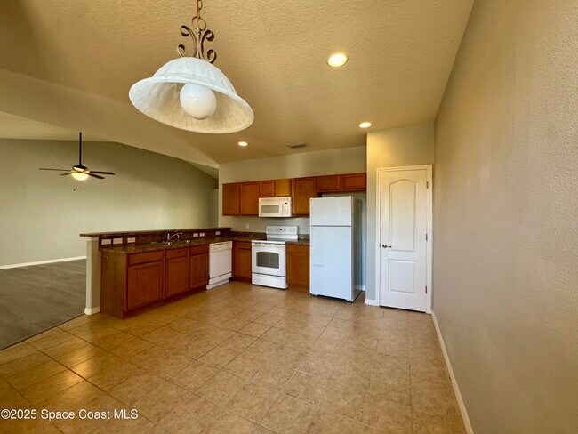 Building Photo - 916 Ocaso Ln