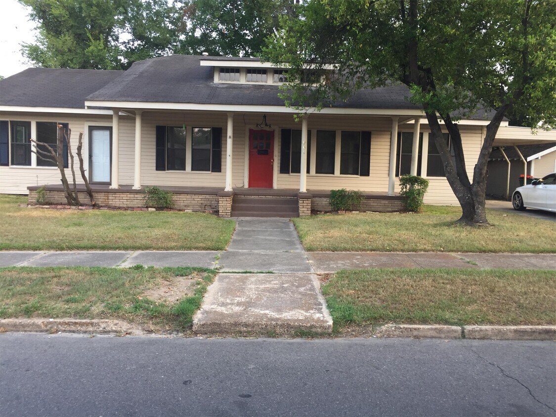 Primary Photo - 801 W Main St