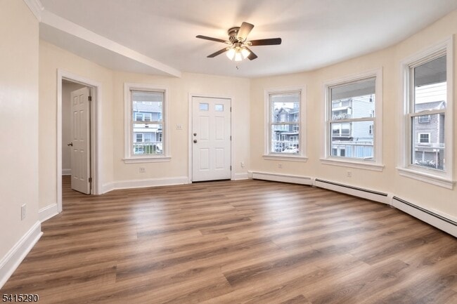 Foto del edificio - 64 N 13th St