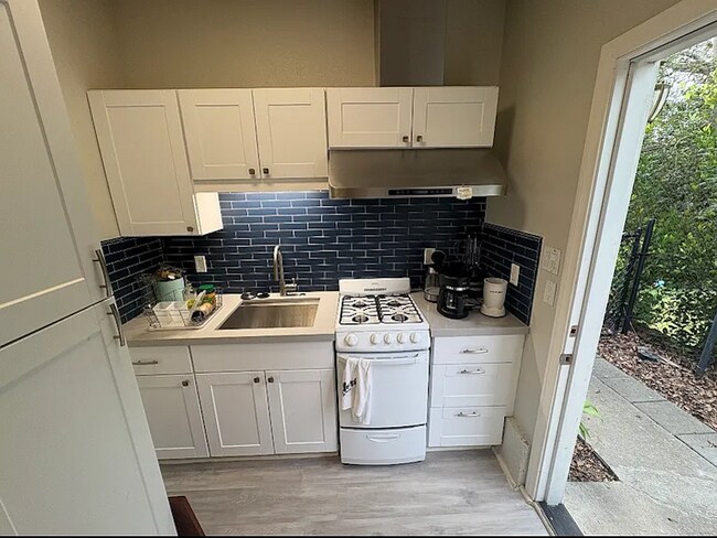 Foto del edificio - 700 Westmont Rd