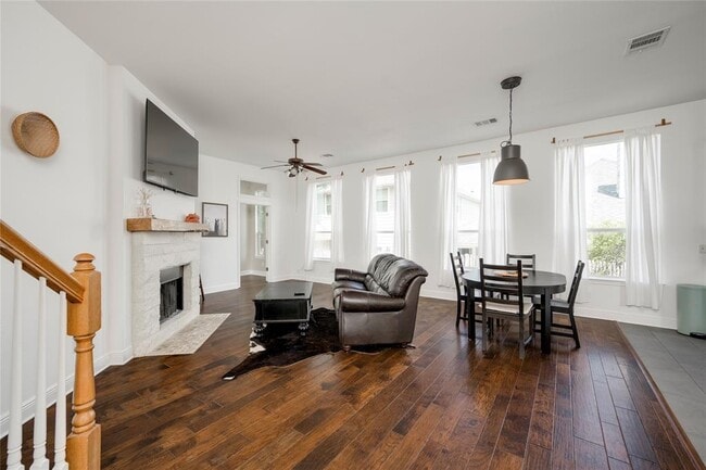 Foto del edificio - 1802 Village Oak Ct