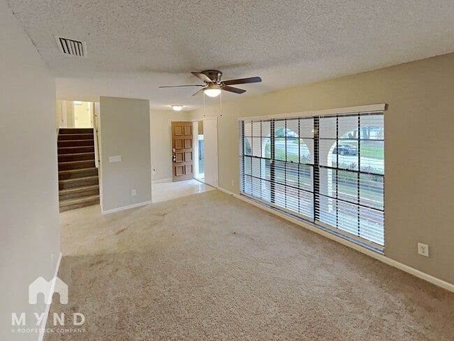 Building Photo - 632 Ephrata Dr