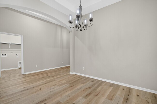 Foto del edificio - 2450 Garden Shadow Dr