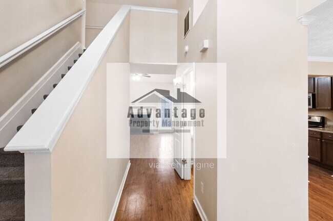 Foto del edificio - 382 Summer Hill Cir