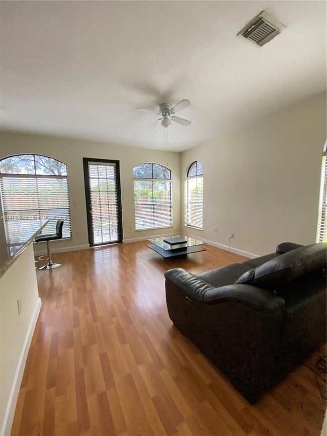 Foto del edificio - 3066 NW 103rd Path