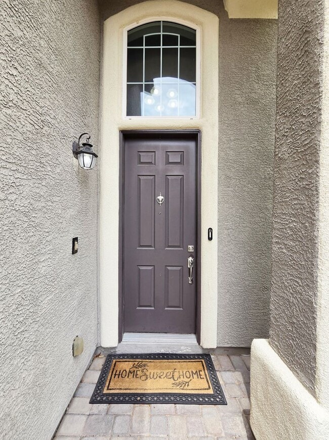 Building Photo - Spacious 3 Bed + Loft & Den with Soaring Ceilings