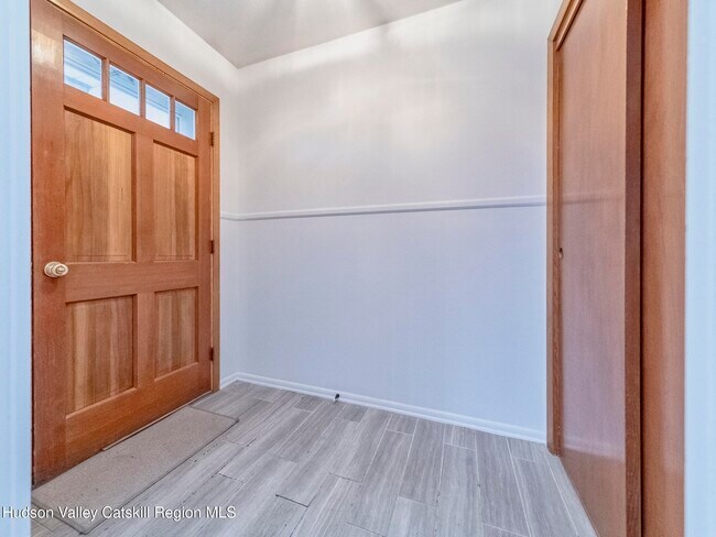 Foto del edificio - 30 Redwood Rd