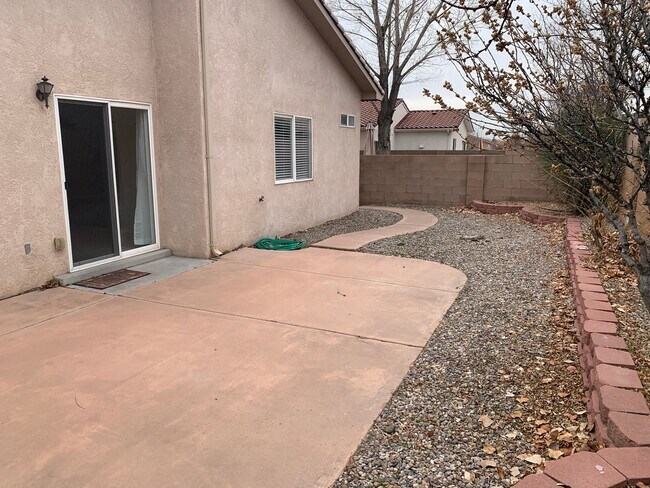 Building Photo - Fantastic 3 Bedroom, 2 Bath Home In The NE!