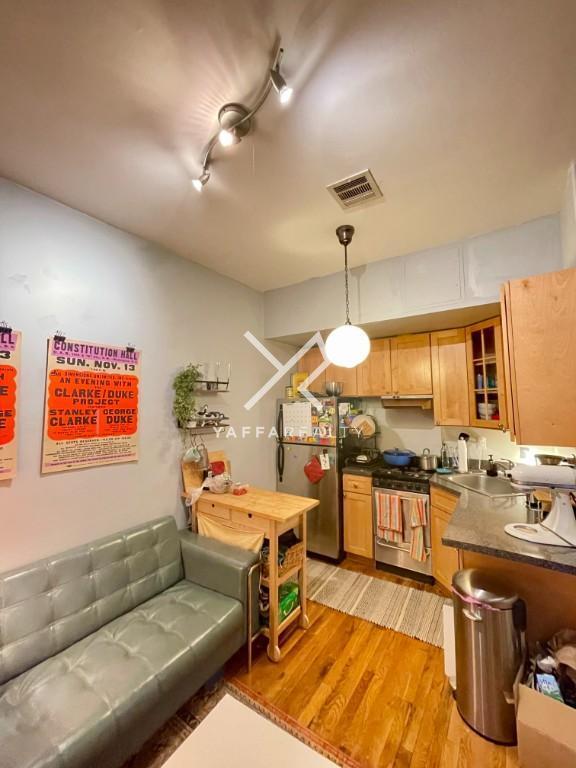 Foto del edificio - 2 bedroom in BROOKLYN NY 11206