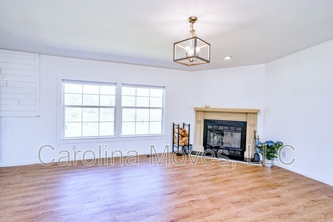 Foto del edificio - 78 Old McElhaney Rd