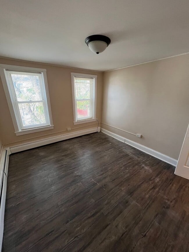 Building Photo - Charming 3 Bedroom 2 Bathroom House near RACC