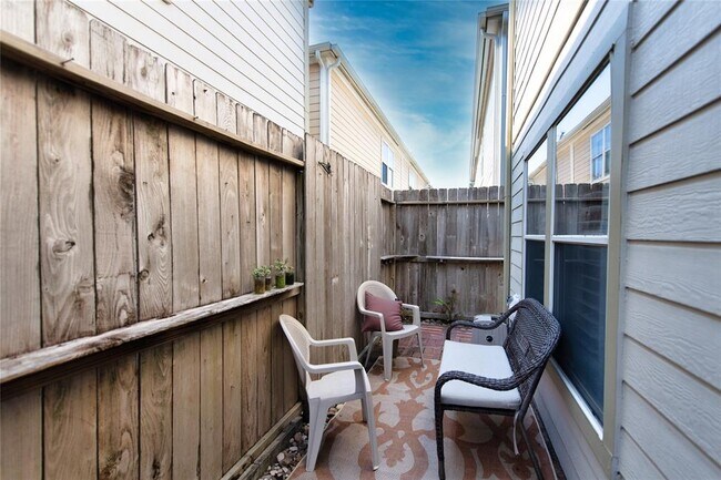Foto del edificio - 1711 Redwing Bluff Dr