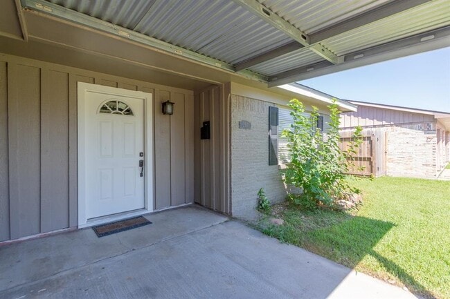 Building Photo - 2517 Estate Dr