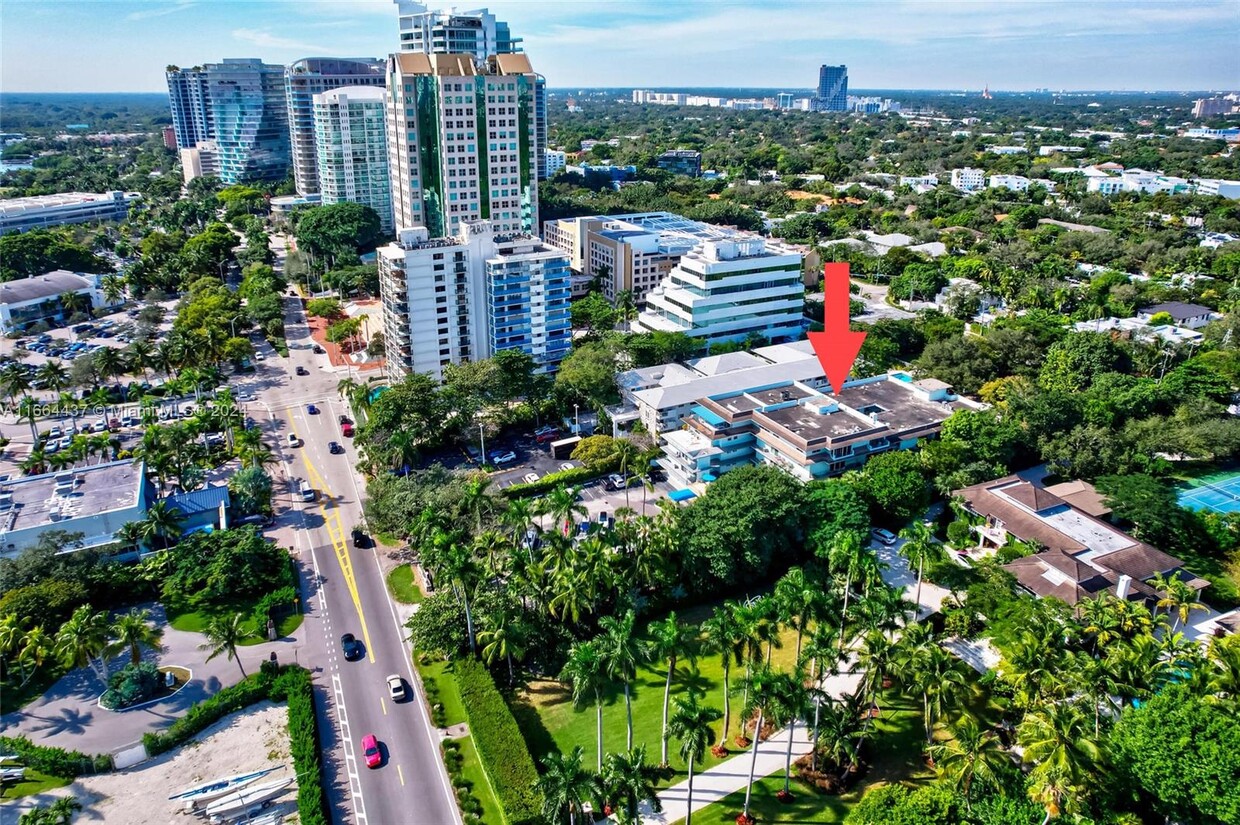 Primary Photo - 2539 S Bayshore Dr