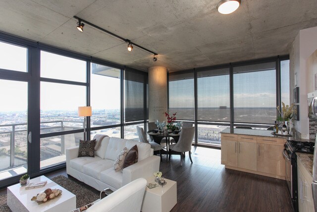 Building Photo - 235 W Van Buren St