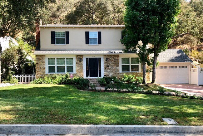 Foto del edificio - 2612 E Glenoaks Blvd