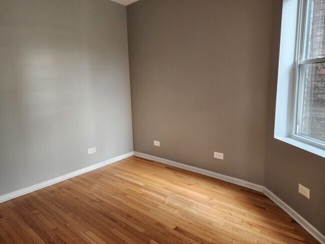 Foto del edificio - 1530 E 65th Pl