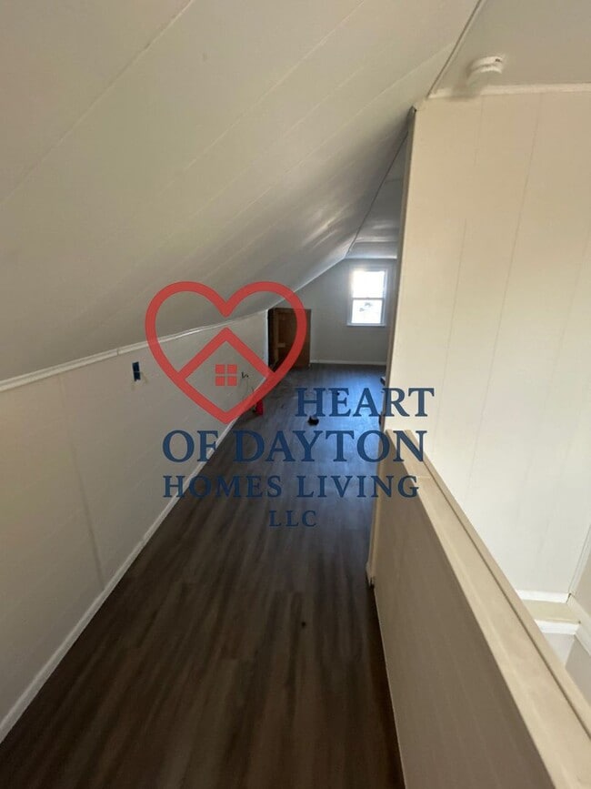 Building Photo - NEWLY RENOVATED 3BR/1BA