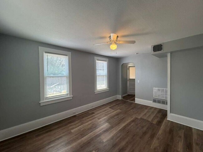 Foto del edificio - 3130 W 33rd St