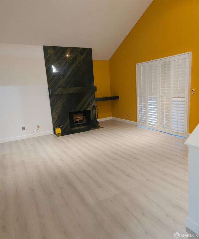 Foto del edificio - 8763 Mountain Blvd