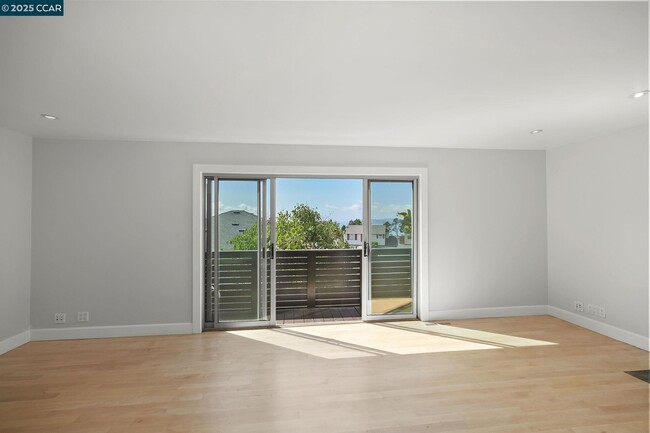 Building Photo - 32 Kenilworth Dr