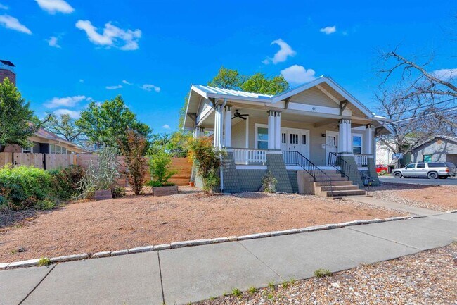 Foto del edificio - 615 W 33rd St