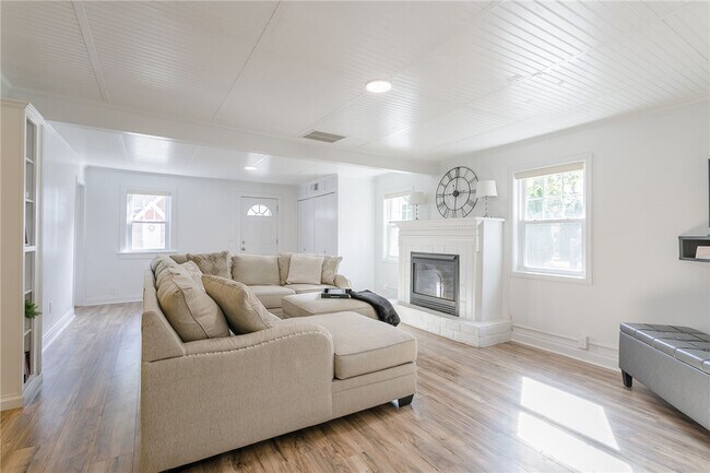 Building Photo - 263 Point Pleasant Rd