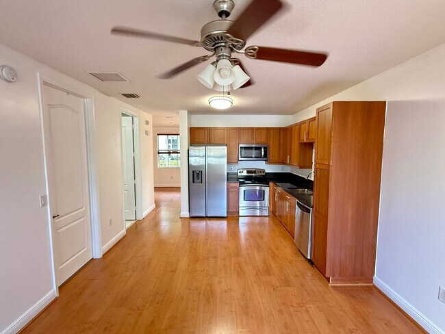 Foto del edificio - SPACIOUS 1 BEDROOM UNIT IS LOCATED IN THE ...