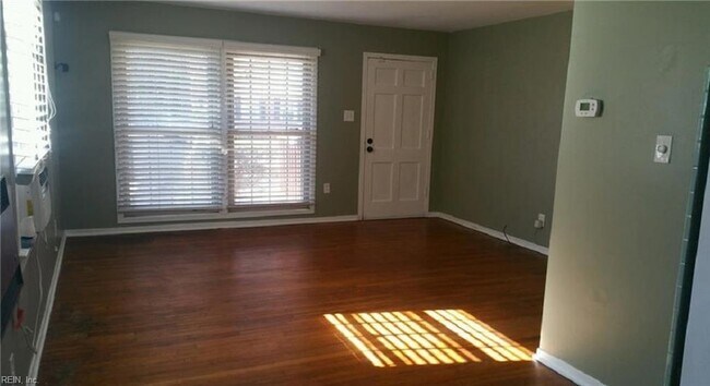 Foto del edificio - 7108 Chryslon Ln