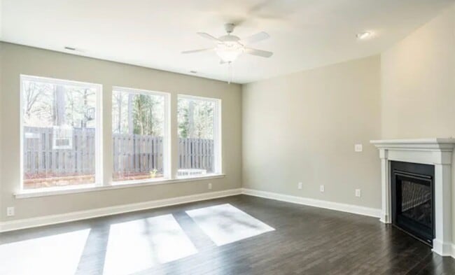 Building Photo - Beautiful & Open 4 Bedroom + 2.5 bath home...