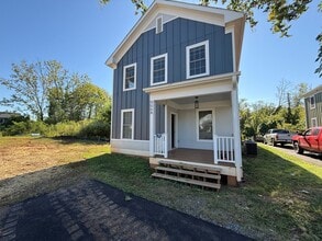 Building Photo - 906 Nassau St