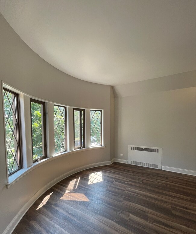 Building Photo - 2646 W Catalpa Ave