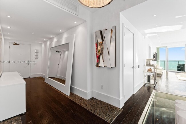 Foto del edificio - 6799 Collins Ave