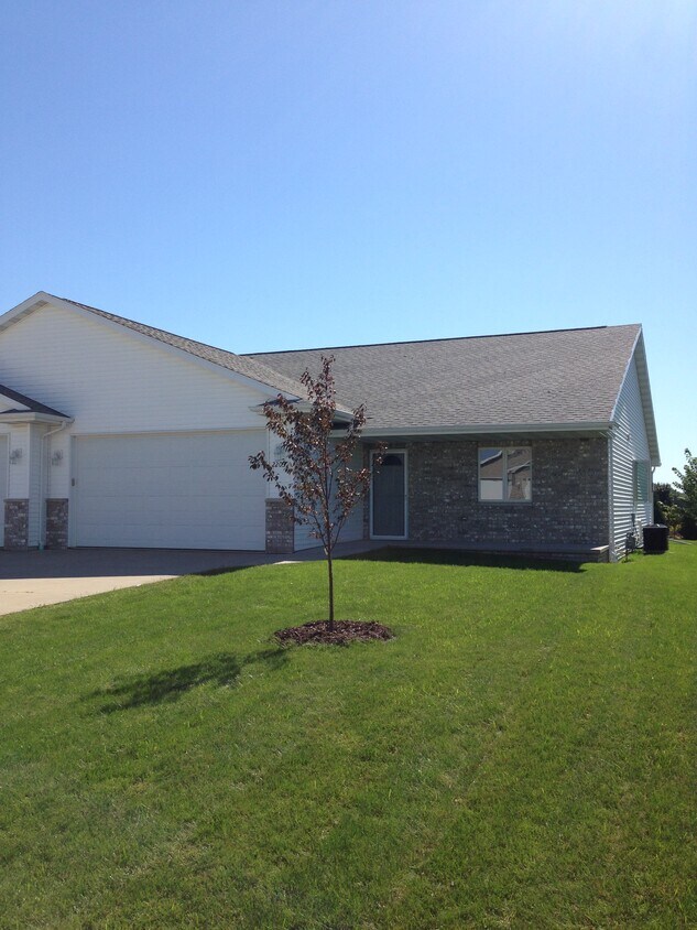 Foto principal - 2203 Hillington Dr