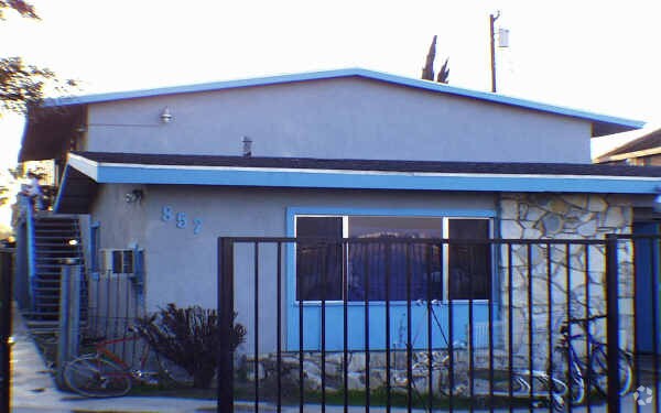 Building Photo - 857 N Vineyard Ave