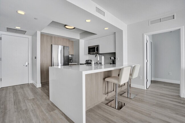 Foto del edificio - 2821 N Ocean Blvd