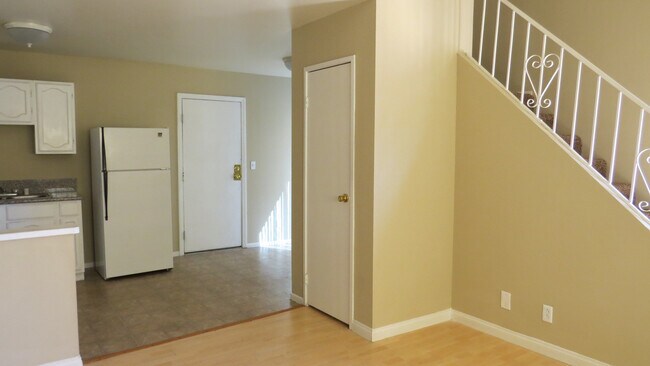 Foto del edificio - 5165 Gray Ln