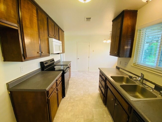 Foto del edificio - Charming Elk Grove Home