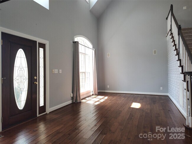 Building Photo - 9009 Hammersley Dr