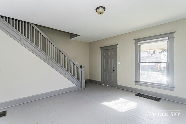Building Photo - 1114 Mourer St