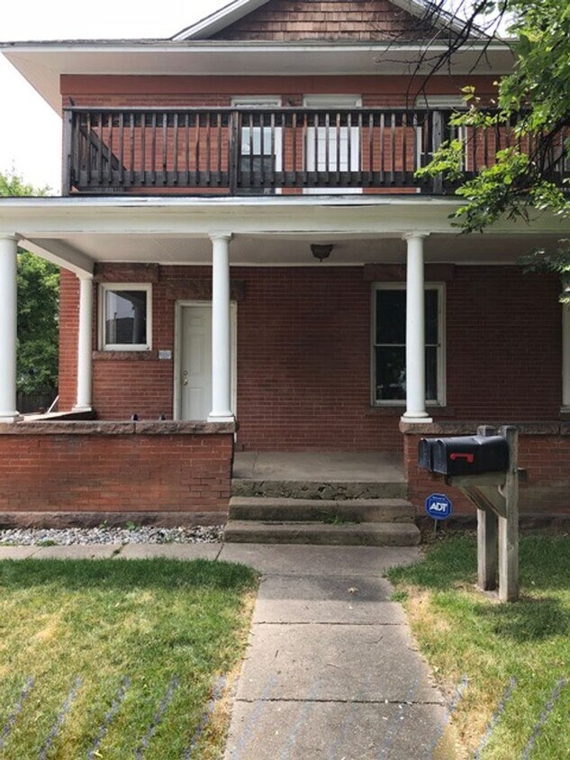 Primary Photo - 2110 Grove