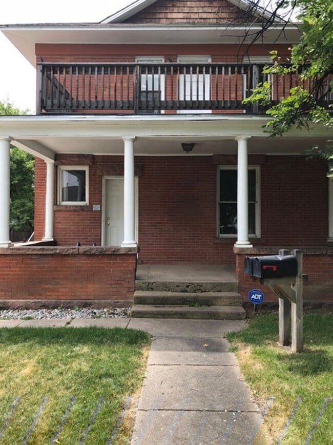 Building Photo - 2110 Grove