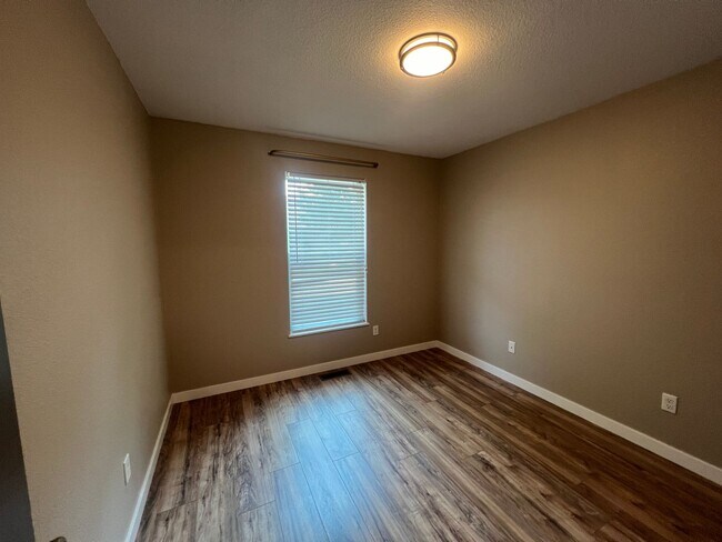 Building Photo - Adorable 2 bed 1 Bath Home - 2 Car Garage