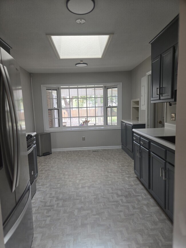 Foto del edificio - 2439 Dartmouth Dr