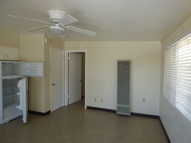 Building Photo - 2500 N Swan St